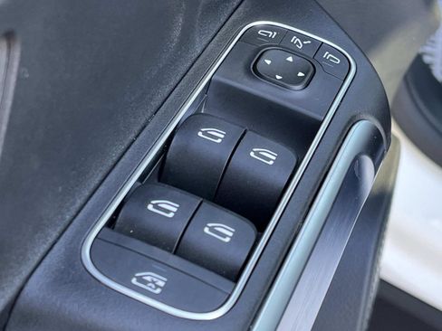 Certified 2024 Mercedes-Benz GLB 250 image 18