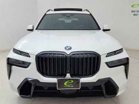 Used 2024 BMW X7 xDrive40i w/ M Sport Package AWD/4WD image 2