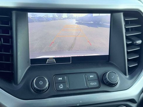 Used 2022 GMC Acadia SLE w/ Driver Convenience Package FWD image 22