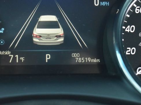 Used 2020 Toyota Camry XLE FWD image 16