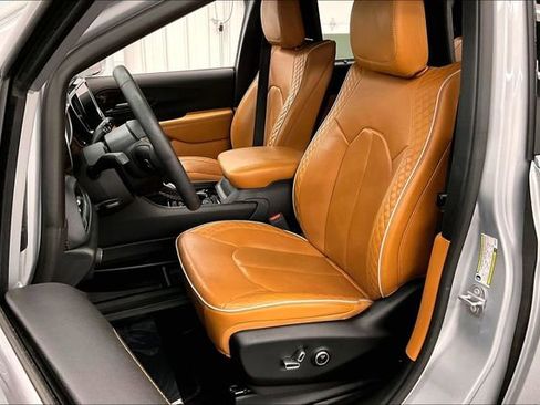 Used 2022 Chrysler Pacifica Pinnacle FWD image 24