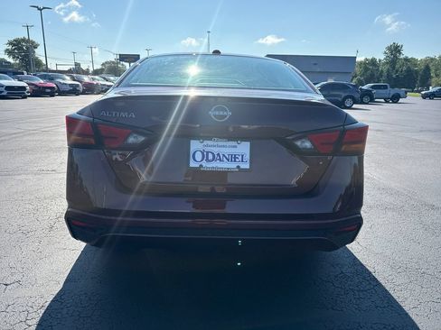 Used 2025 Nissan Altima 2.5 SV FWD image 6