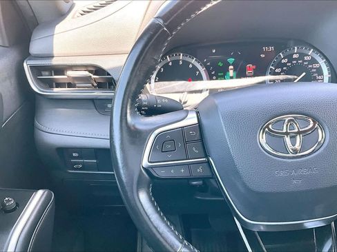 Used 2021 Toyota Highlander XSE AWD/4WD image 25