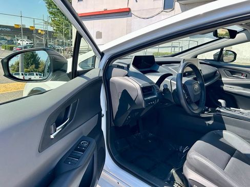 Certified 2024 Toyota Prius XLE FWD image 9