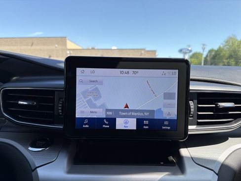 Used 2022 Ford Explorer XLT w/ Equipment Group 202A AWD/4WD image 19