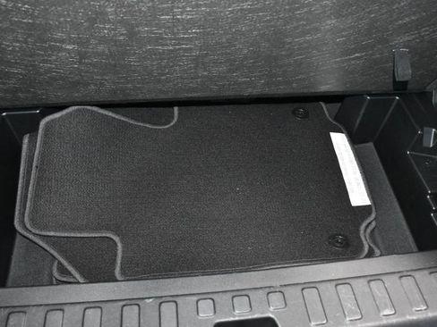 Used 2018 Chevrolet Equinox Premier image 34