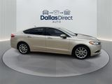 Used 2017 Ford Fusion SE w/ Fusion SE Technology Package image 4