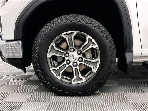 Used 2024 GMC Sierra 1500 SLE w/ Preferred Package AWD/4WD image 10