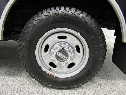 Used 2022 Ford F250 XL w/ Power Equipment Group AWD/4WD image 11