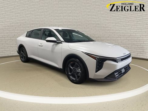 New 2026 Kia K4 FWD image 3