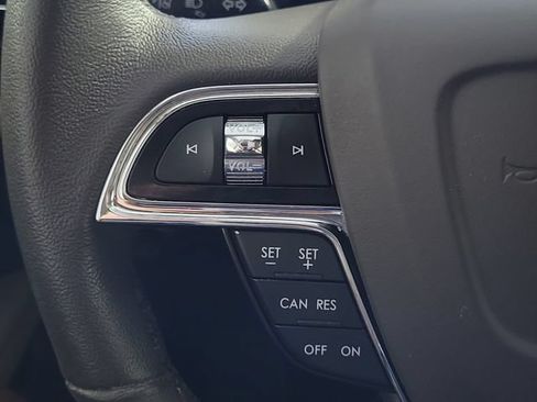 Used 2023 Lincoln Nautilus FWD w/ Premium Package image 24