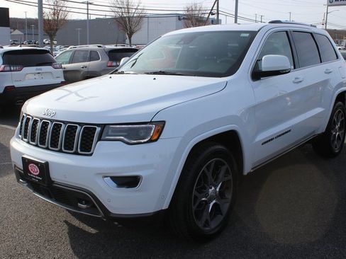 Used 2018 Jeep Grand Cherokee Limited image 2