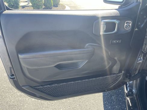 Used 2024 Jeep Wrangler Sport S image 22