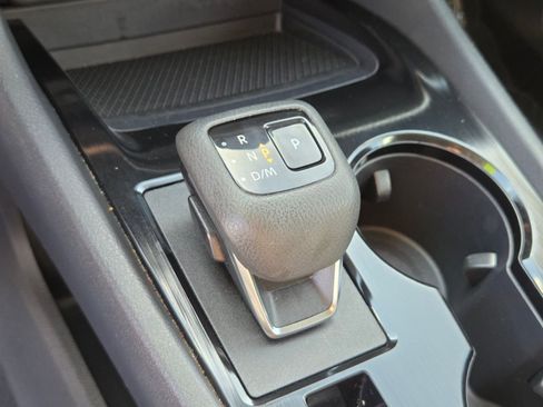 Used 2024 Nissan Rogue SV FWD image 23