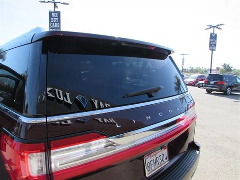 Used 2018 Lincoln Navigator L Reserve w/ Technology Package image 33