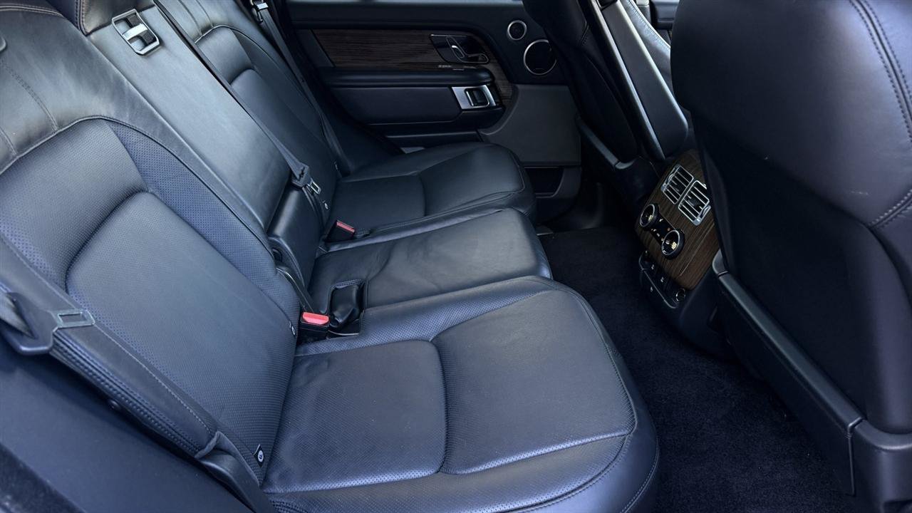 Used 2018 Land Rover Range Rover HSE AWD/4WD image 35