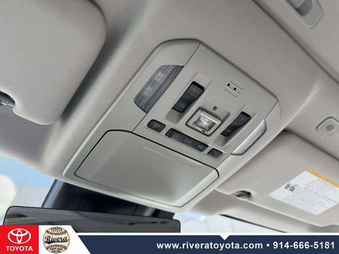 Used 2023 Toyota Highlander Bronze Edition image 25