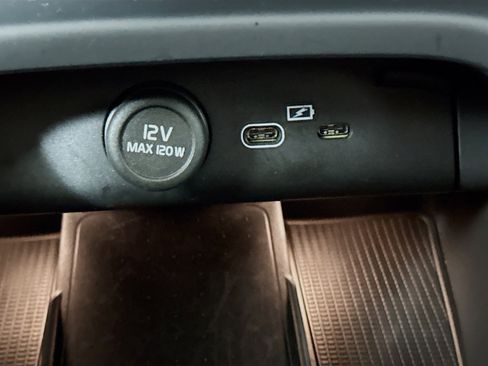 Used 2025 Volvo XC40 B5 Core AWD/4WD image 26