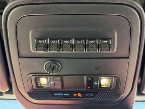 Used 2024 Ford Bronco Outer Banks image 9