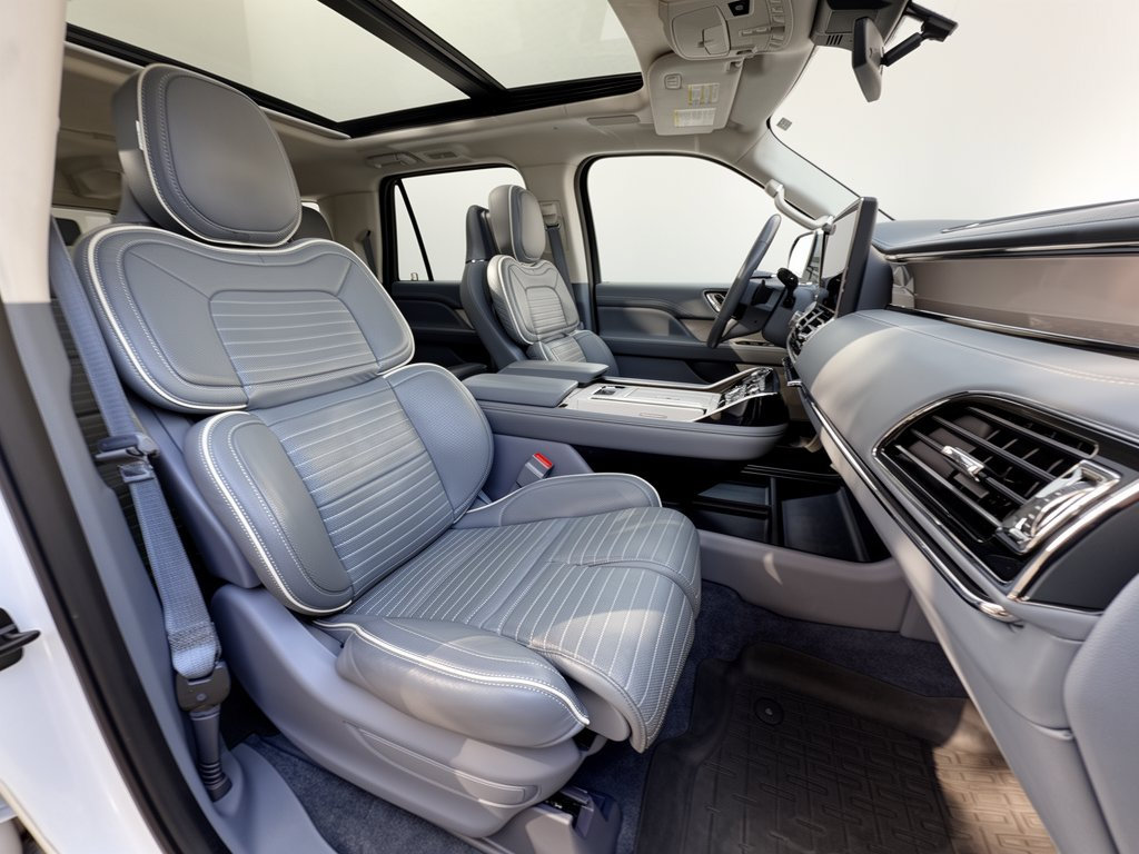 Used 2023 Lincoln Navigator L Black Label AWD/4WD image 30