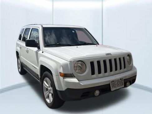 Used 2016 Jeep Patriot Latitude FWD image 4