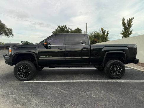 Used 2016 GMC Sierra 2500 Denali w/ Duramax Plus Package AWD/4WD image 9