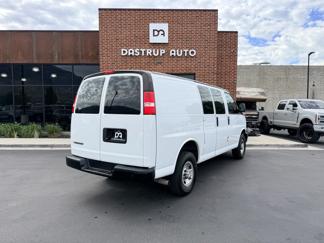 Used 2023 Chevrolet Express 2500 w/ Driver Convenience Package RWD image 8