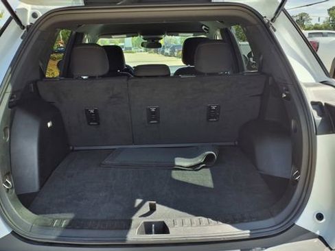 Used 2025 Chevrolet Equinox LT image 11