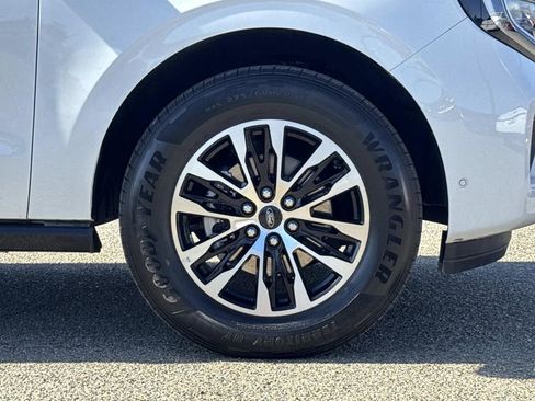 Certified 2025 Ford Expedition Max Platinum image 31