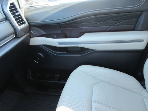 Used 2021 Ford Expedition Max Platinum image 40