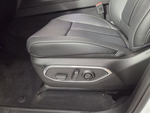 New 2026 Jeep Grand Wagoneer L Limited image 12