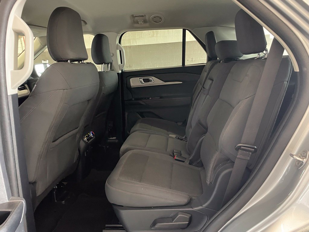 Used 2025 Ford Explorer Active RWD image 16