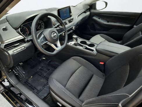Used 2025 Nissan Altima 2.5 SV FWD image 21