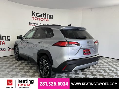 Certified 2026 Toyota Corolla Cross XLE FWD image 8