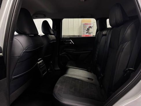 Used 2024 Mitsubishi Outlander SE image 18