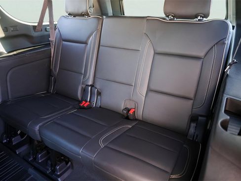 Used 2021 GMC Yukon XL SLT w/ SLT Premium Package image 30