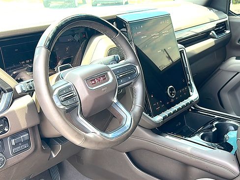 Used 2025 GMC Yukon Elevation AWD/4WD image 12
