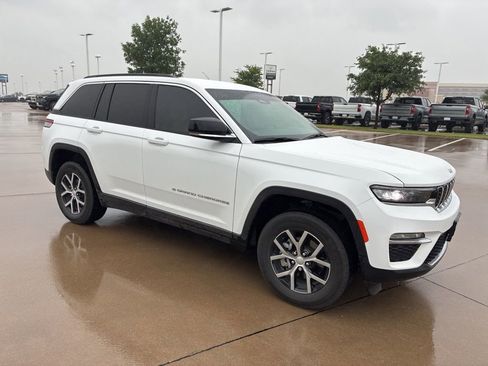 Used 2025 Jeep Grand Cherokee Limited RWD image 5