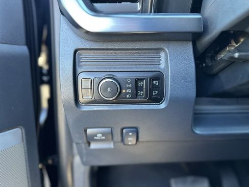 Used 2025 Ford F250 Lariat image 31