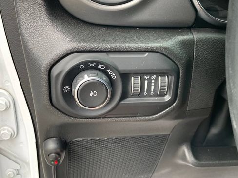 Used 2022 Jeep Wrangler Sport AWD/4WD image 13
