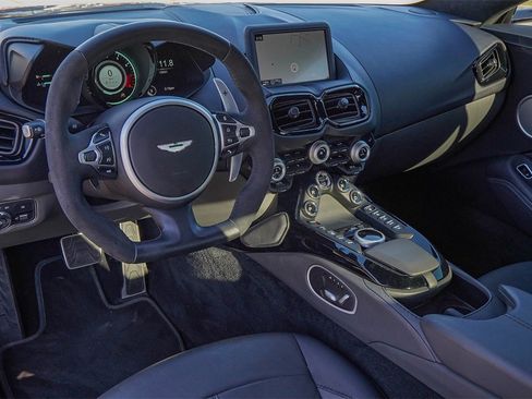 Used 2022 Aston Martin V8 Vantage Coupe image 18