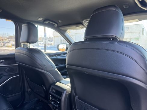 Used 2024 Jeep Grand Cherokee Trailhawk image 18