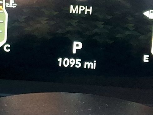 Used 2024 Jeep Wrangler Unlimited Rubicon w/ Safety Group image 18