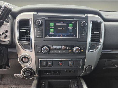 Used 2019 Nissan Titan SV w/ SV Convenience Package AWD/4WD image 15