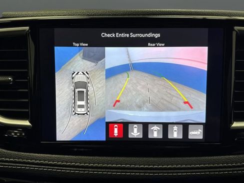 Used 2024 Chrysler Pacifica Select image 10