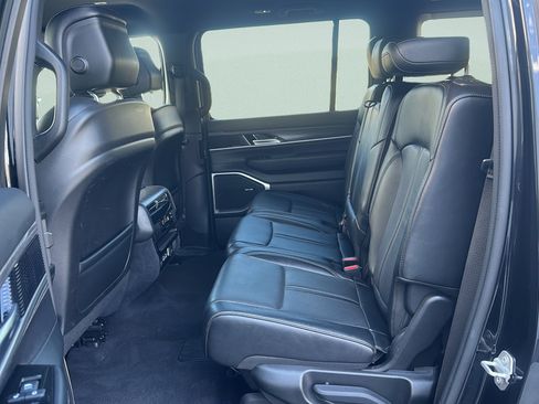 Used 2024 Jeep Wagoneer Series II w/ Flexible Seating Group AWD/4WD image 26