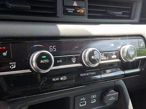 Used 2025 Honda Pilot EX-L image 17