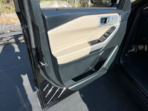 Used 2024 Ford Explorer XLT w/ Equipment Group 202A image 11