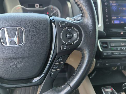 Used 2017 Honda Pilot Touring image 23