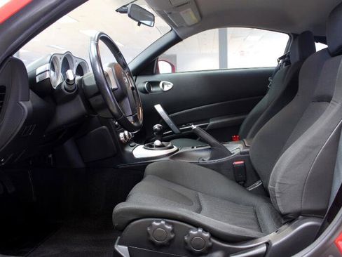 Used 2006 Nissan 350Z Base w/ (N93) Cargo Convenience Pkg image 31